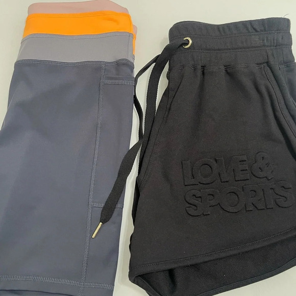 2 Love & Sports Shorts S and XS - Picture 1 of 6